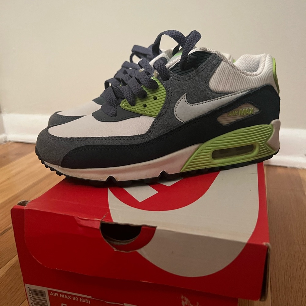 Big Kid’s Nike Sneakers Air Max 90 - Size 5
